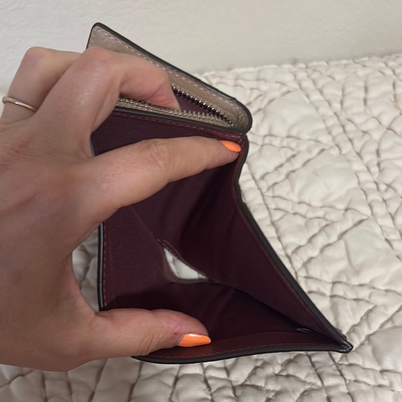 🌼🌼New Coach Brown Leather Wallet with burgundy interior - Picture 9 of 17